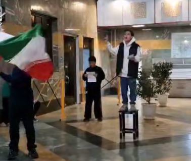 رجز خوانی یک نسل زدی در متروی تهران