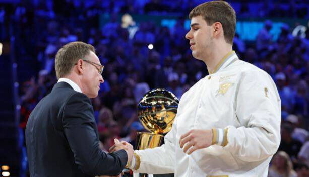 بازیکن ۲۰ ساله‌ای که سرطان و رباط صلیبی را دریبل زد