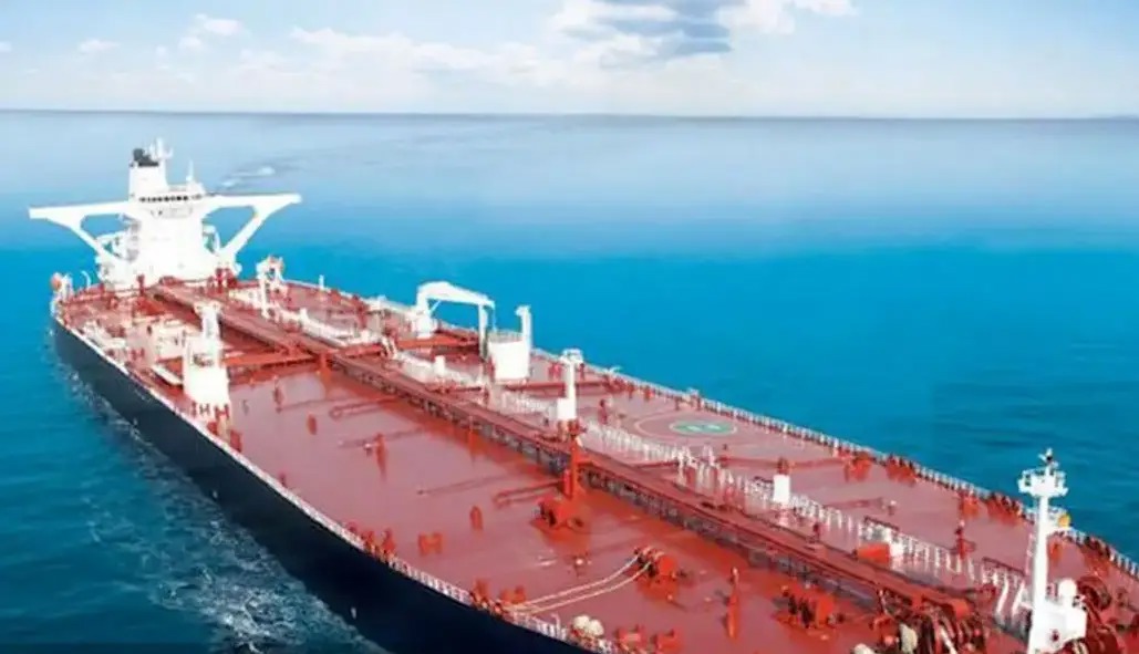 آغاز فروش نفتکش‌های وزارت نفت با دستور سران قوا؛ با «آقایاری» معامله نکردیم