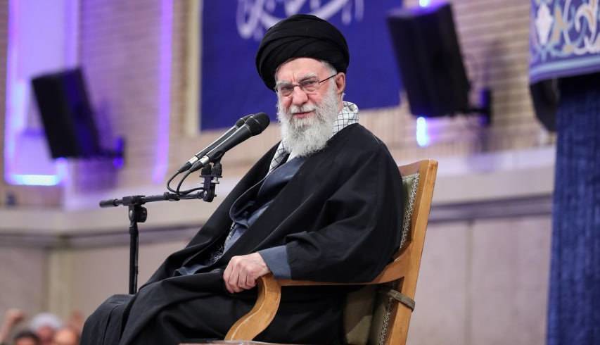 رهبر انقلاب: ملت ایران با افراد فاسدی که امروز در آمریکا بر سر کارند بیعت نخواهد کرد