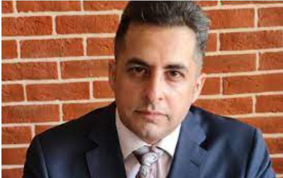 رضا نصری خطاب به ایرانیان خارج از کشور: با وطن‌مان چه می‌کنید؟