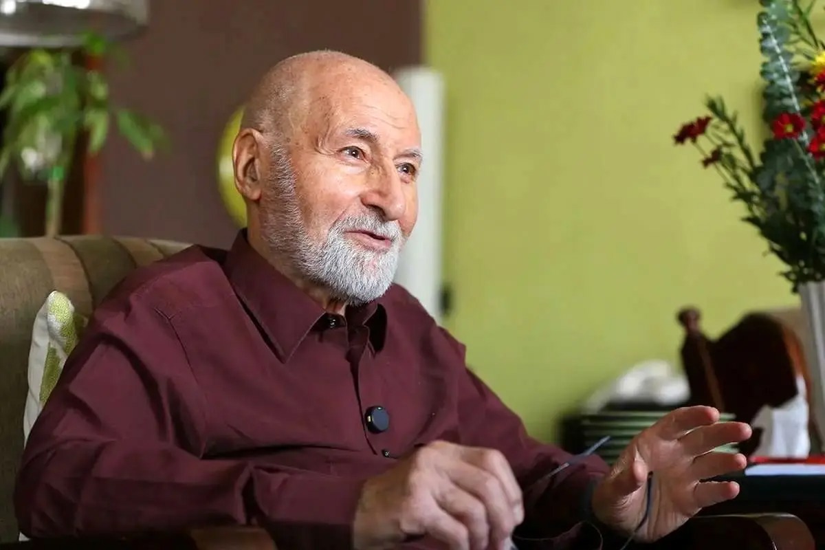 نظر امام بعد از آزادسازی خرمشهر، توقف جنگ بود/ فرماندهان با استدلال اینکه «یک قدم تا بصره فاصله داریم»، فشار آوردند که جنگ ادامه یابد