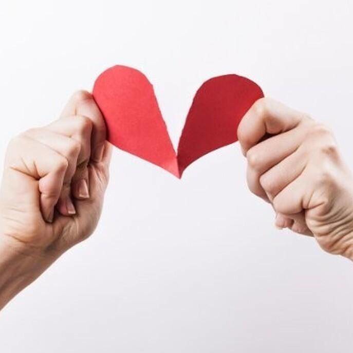 درخواست طلاق از زن که همیشه با خاله‌هایش است