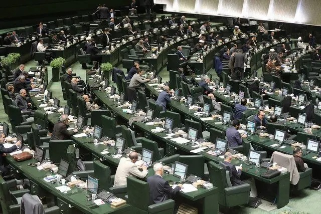 پشت پرده مخالفت طیفی از نمایندگان مجلس با شورای عالی امنیت ملی/ فرقی نمی‌کند لاریجانی دبیرشعام باشد یا ذوالقدر