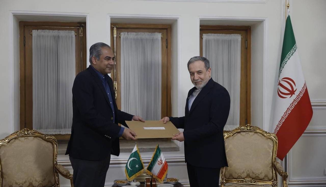 وزیر کشور پاکستان با عراقچی دیدار کرد
