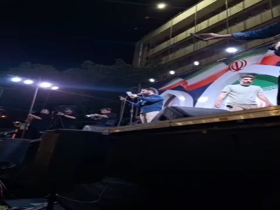 میدان انقلاب تهران امشب در لحظه اعلام خبر حمله موشکی ایران