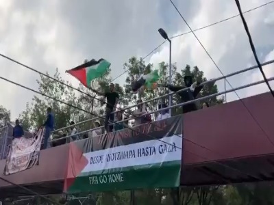پرچم فلسطین در مکزیکوسیتی همزمان با افتتاحیه جام جهانی