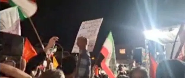 گزارش انتخاب درباره تجمع شبانه تندروها علیه عراقچی/ ۱۰۰ نفر تجمع‌کننده اما پر سر و صدا!