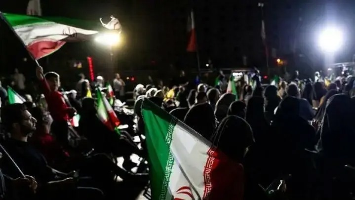 کسانی که با مذاکره مخالفند و از جنگ دفاع می کنند حاضرند لباس رزم بپوشند؟/ حاضرند نه در جنوب لبنان با اسرائیل که در همین ایران خودمان با جندالشیطان بجنگند؟/ برخی فکر می کنند ایران از نظر نظامی می تواند آمریکا را شکست دهد و اسرائیل را با خاک یکسان کند