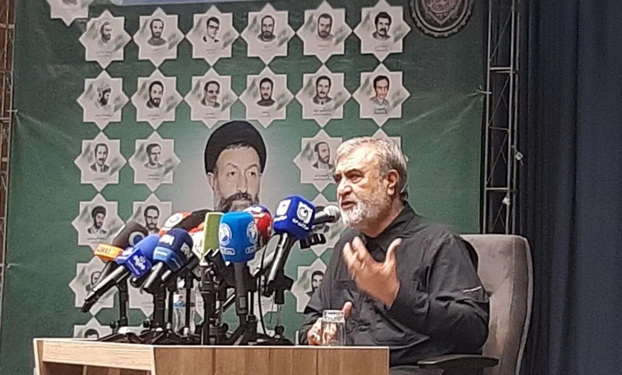روایت رئیس کمیسیون امنیت ملی مجلس از اصرار مقام اماراتی برای تحویل نامه ترامپ به رهبر شهید/ در پاسخ به ۵ نقطه سواحل ایران توسط آمریکا به ۸  نقطه آنها حمله شد