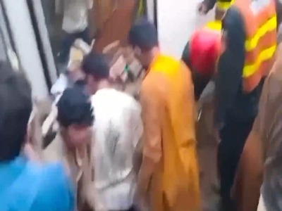 فرو ریختن سقف یک مرکز آموزشی در پاکستان؛ ۱۴ کودک کشته شدند