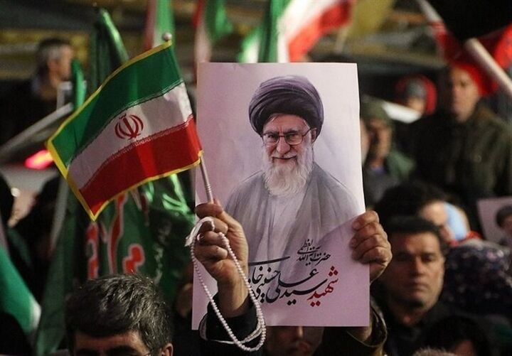 تصاویری دیگر از وداع باشکوه مردم با آقای شهید ایران