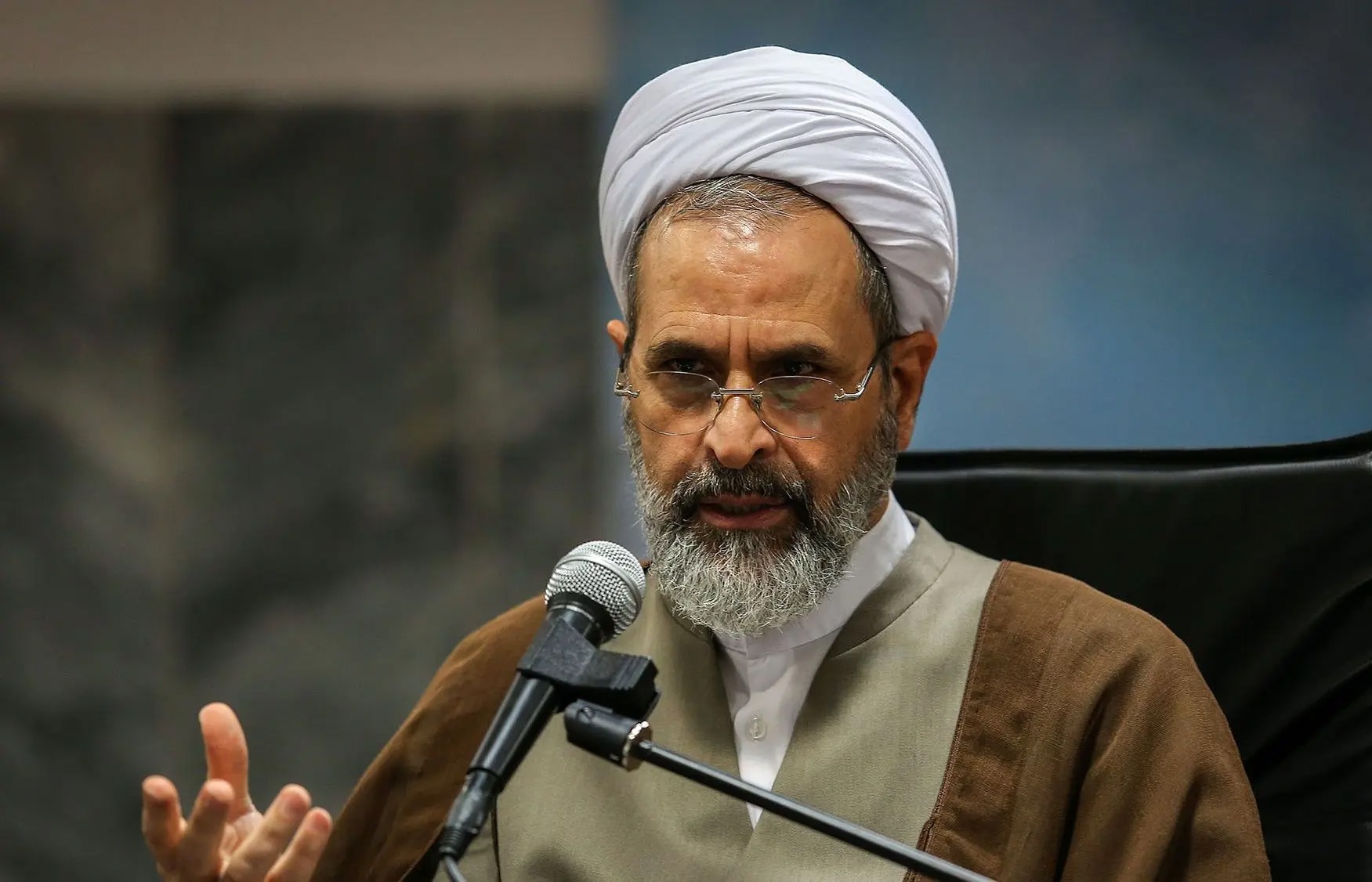 آیت الله اعرافی خطاب به مسئولین: تفاهم نامه تمام شد/ ملت بزرگ ایران حاضر نیست به دشمن باج دهد/ از ترس هزینه‌های جنگ مسیر مذاکره را ادامه ندهید