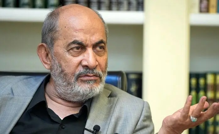 وزیر سپاه در دهه ۶۰: امام من را صدا کرد و گفت بمب اتم نباید بسازید/ کشورهای دوست ما در ایران نفوذ نمی کنند/ ما ابرقدرت چهارم هستیم/ تنگه هرمز آبراه بین‌المللی نیست/ از چین و روسیه برای ورود به جنگ درخواست نکردیم/ جنگنده ساخته‌ایم و در حال تکثیرش هستیم