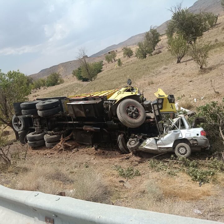 مرگ ۳ نفر در تصادف پراید و تریلی
