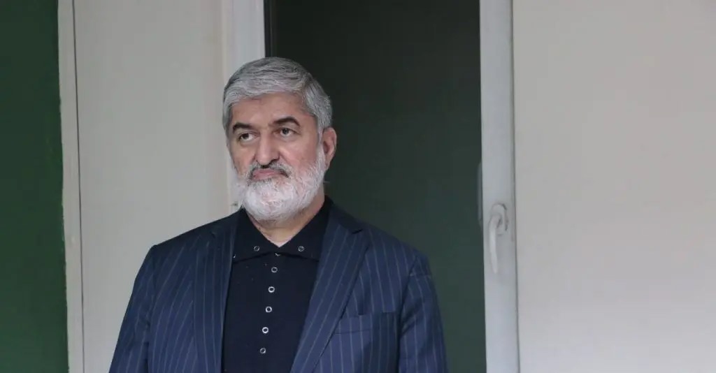 علی مطهری به پزشکیان درباره حجاب نامه نوشت/ درخواست تذکر درباره پوشیدن ساپورت برای زنان و شلوارک برای مردان/ عدم نظارت منجر به روابط آزاد بجای ازدواج می‌شود/ یکی از معاونان رئیس جمهور موضوع حجاب را داخل در حریم خصوصی بانوان اعلام کرده بود که درست نیست