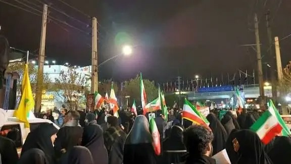 تغییر پوستر سایت رهبر انقلاب در تجمعات شبانه قم/ تصاویر