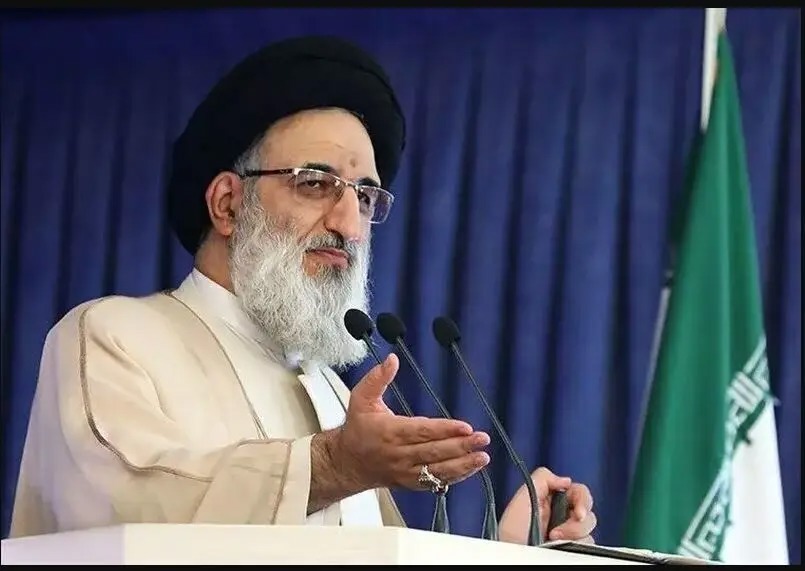 امام جمعه کرج: مشکلات معیشتی و گرانی نباید بهانه‌ای برای تجویز سازش و عقب‌نشینی باشد/ ملت ایران اهل مبارزه است و زیر بار ذلت نمی‌رود