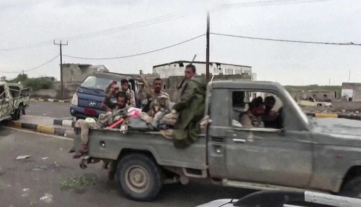 الأخبار: انصارالله هر آنچه ائتلاف امارات و عربستان طی ۱۱ سال رشته بود، پنبه کرد