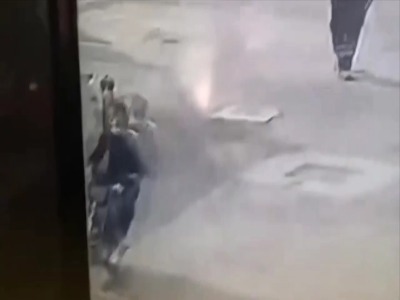 لحظه سرقت موبایل یک پاکبان