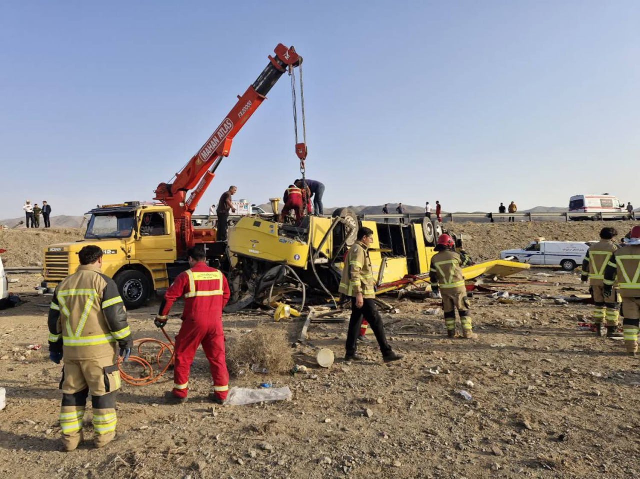 صبح خونین جاده‌ها؛ ۲۰ مسافر اتوبوس در ۲ تصادف مرگبار جان باختند