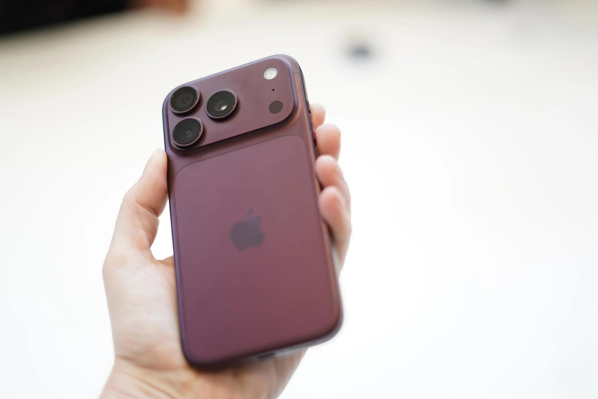 ورود پلیس به ماجرای پیش‌فروش آیفون‌های ۱۸
