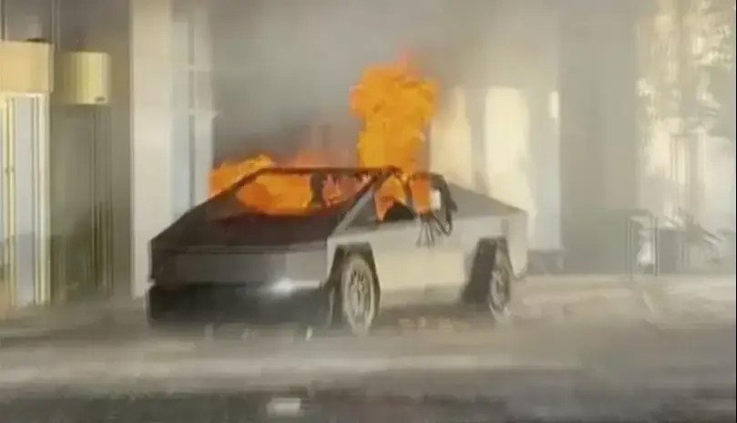 انفجار خودروی تسلا در فلوریدا