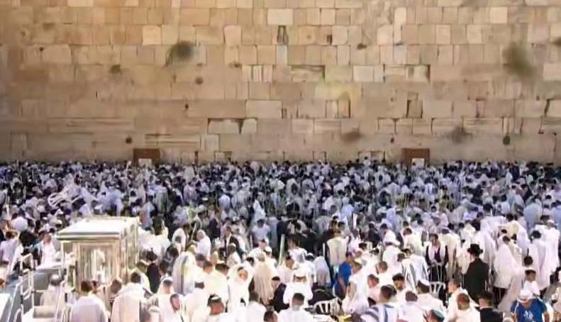 تعرض هزاران شهرک‌نشین به مسجد الاقصی در سومین روز عید العرش