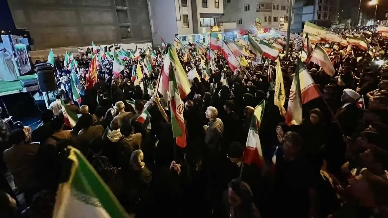 تجمعات خیابانی در آستانه تغییرات غیرقابل پیش‌بینی/ روزنامه اصولگرا: بعضی تریبون‌داران گویی تصمیم گرفته‌اند این سرمایه را خرج تسویه‌حساب‌های سیاسی کنند