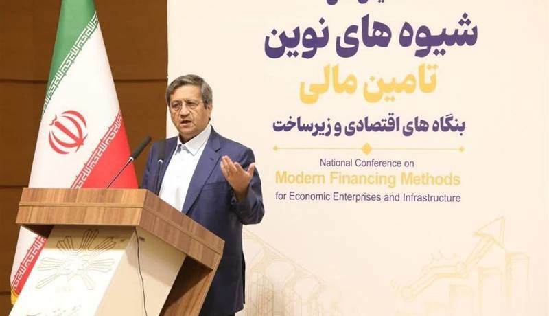 همتی: فعالیت‌های اقتصادی ایران متوقف نیست