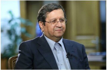 سوال خبرنگاران از همتی درباره قیمت دلار درحاشیه مراسم ختم خواهر عراقچی