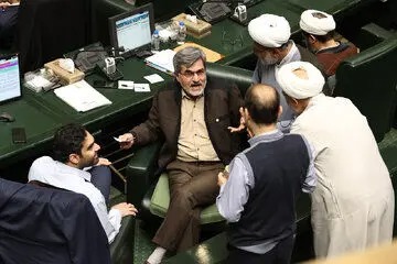 انتشار اسامی ۳۵ نماینده امضاکننده طرح استیضاح عراقچی در مجلس