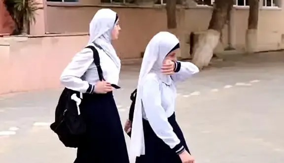 ممانعت از ورود دانش‌آموز محجبه به مدرسه‌ای در جمهوری آذربایجان