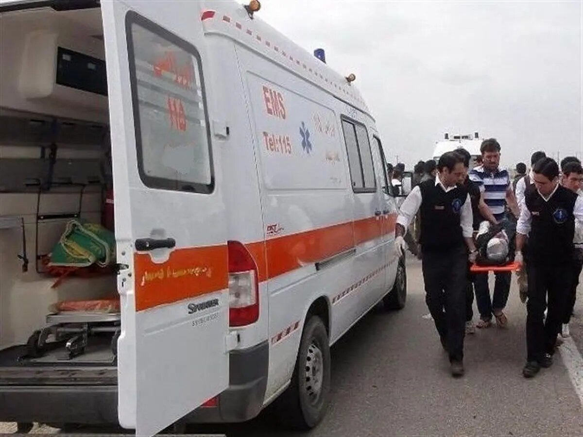 انحراف پژو ۴۰۵ به داخل منزل مسکونی جان ۳ نفر را گرفت