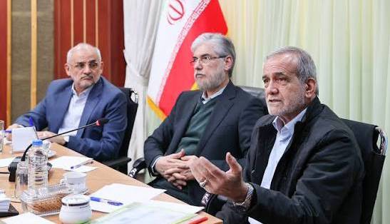 کیهان: آقای پزشکیان! در وزارت علوم چه خبر است؟!
