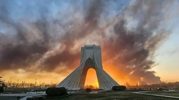 ذهن‌های جنگ‌زده‌؛ جامعه از جنگ نمی‌ترسد یا از انتظار خسته شده است؟/ از «مادر بمب‌ها» تا اضطرابی که هر شب تکرار می‌شود/ همه می‌گویند صبر کنیم تا ببینیم چه می‌شود