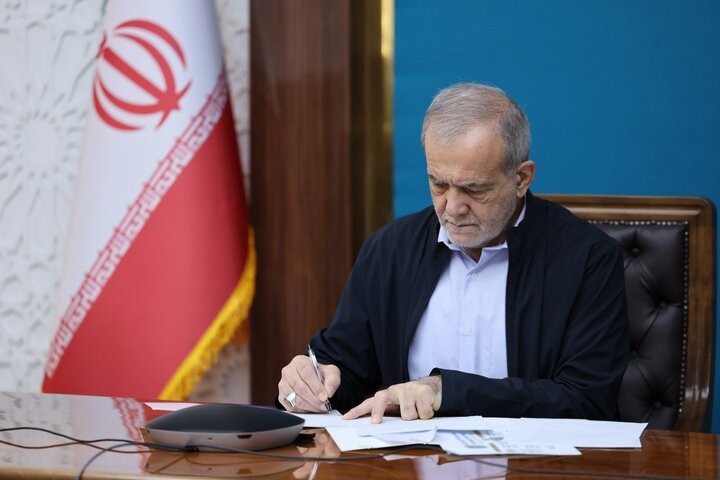 پزشکیان: مناطق کردنشین در ساختن ایران آبادتر و پیشرفته‌تر سهمی ارزشمند دارند