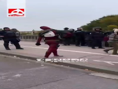 توصیه جالب به پلیس فرانسه: سعی کنید پای مردم را نشانه بگیرید؛ نه سرشان را!