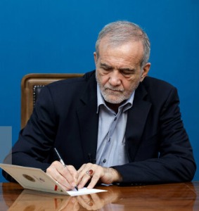 پیام تبریک پزشکیان در پی قهرمانی تیم ملی کشتی فرنگی ایران در رقابت‌های جهانی