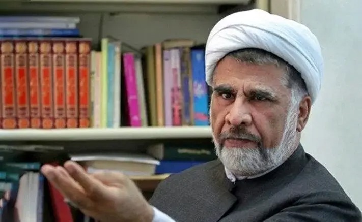 وزیر آموزش و پرورش به چه حقی از دانش آموزان می‌خواهد در تجمعات شبانه شرکت کنند؟/ اصلا چرا باید بچه ها شعار مرگ بر این و آن را یاد بگیرند؟