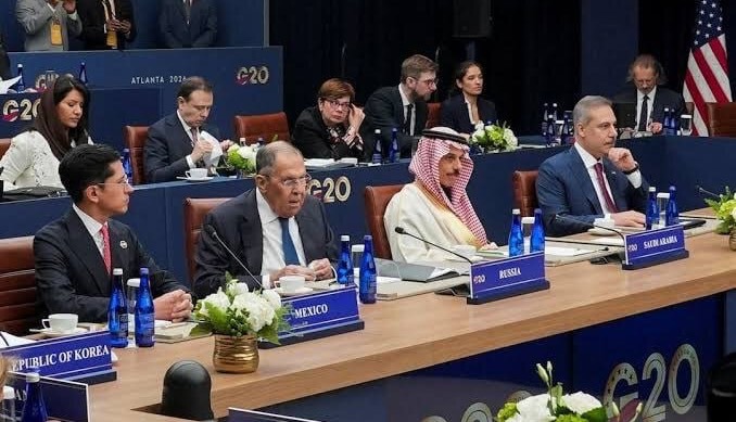 لاوروف: زلنسکی برای دیدار با پوتین باید به مسکو بیاید